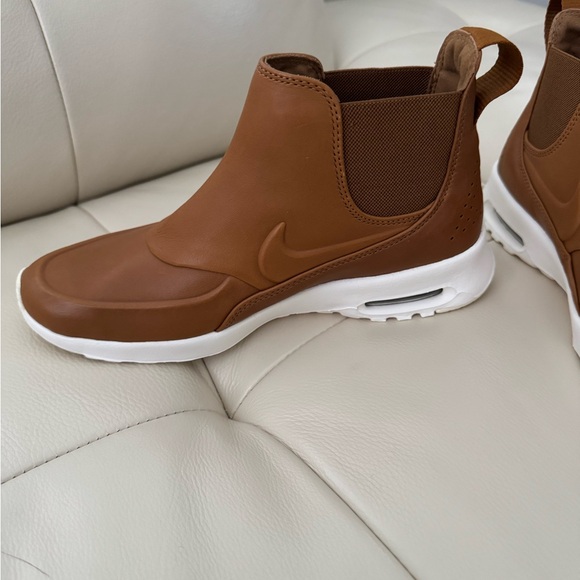 Nike Air Max Thea Mid Chelsea Womens Sneaker - Picture 1 of 11